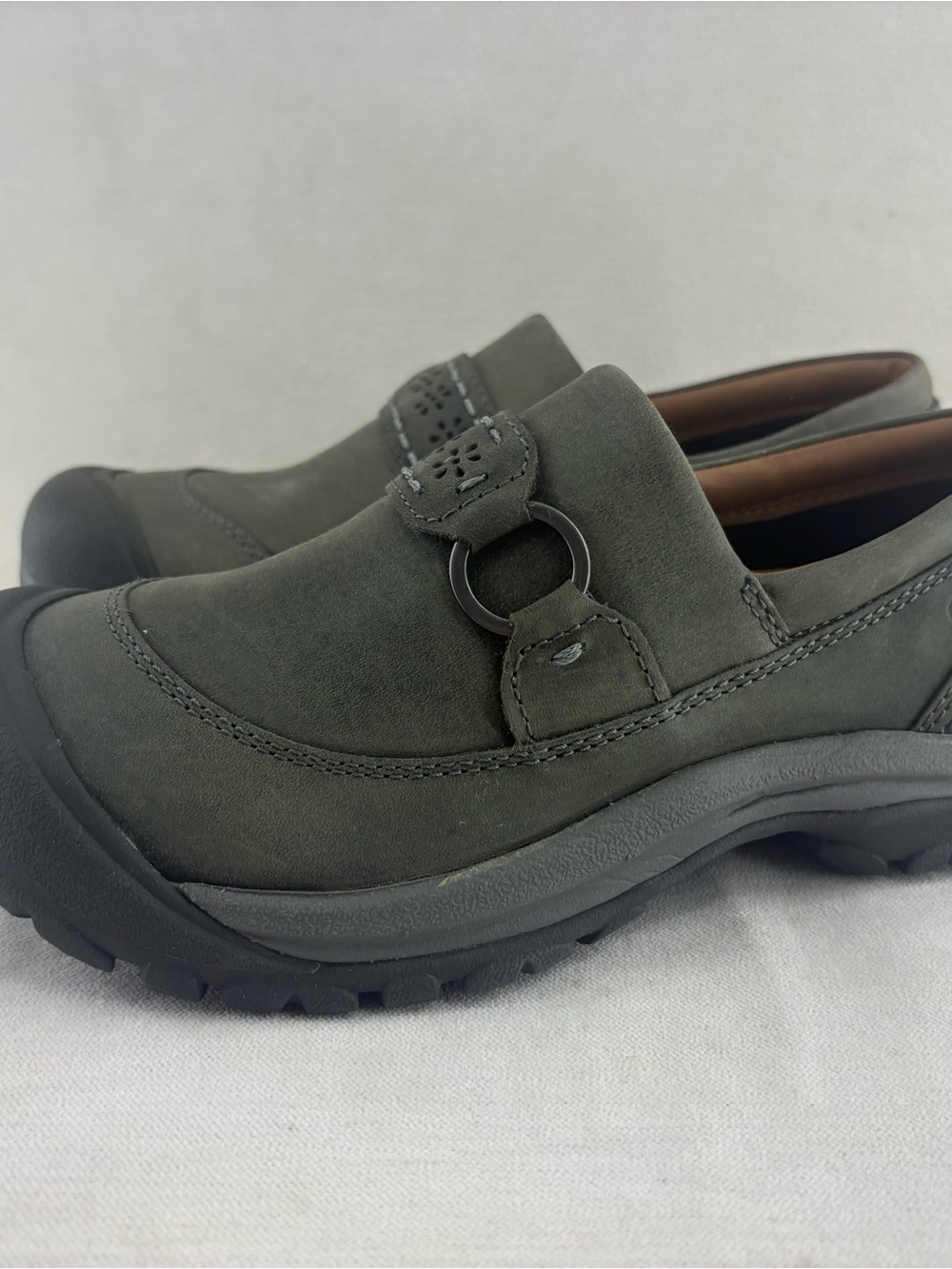 Keen womens Slip-On Loafers in Olive Green size 6 new